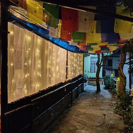 Moustache Mcleodganj Hostel McLeod Ganj Bagian luar foto
