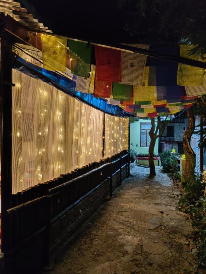 Moustache Mcleodganj Hostel McLeod Ganj Bagian luar foto