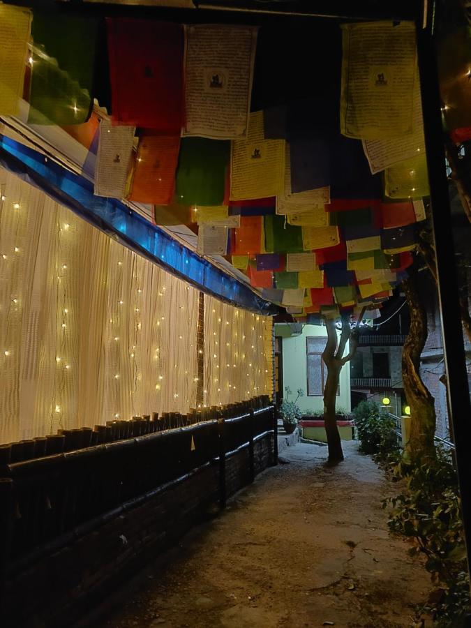 Moustache Mcleodganj Hostel McLeod Ganj Bagian luar foto