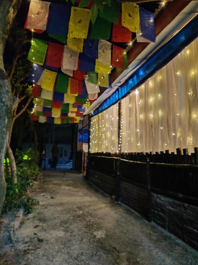 Moustache Mcleodganj Hostel McLeod Ganj Bagian luar foto